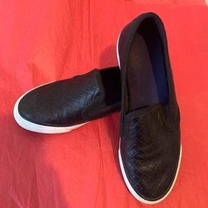 Sperry slip on shoe